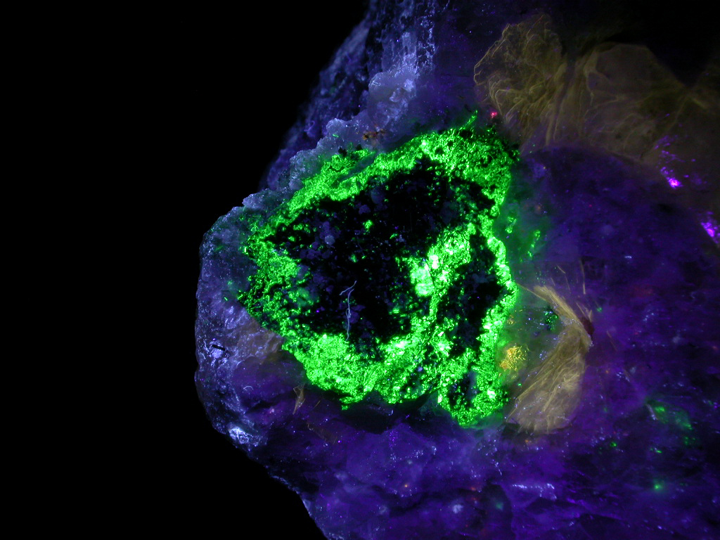 Sérandite Aegirine & Polylithionite