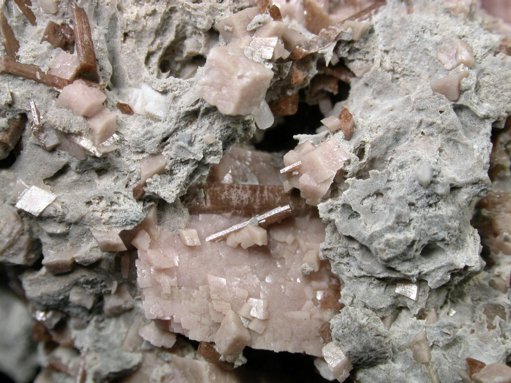 Nenadkevichite & Rhodochrosite