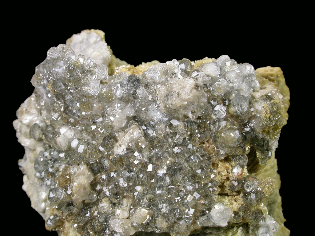 Bastnäsite-(Ce) & Analcime