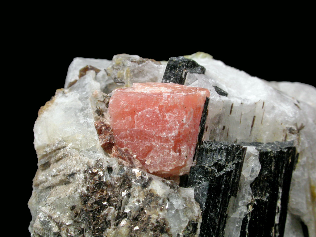 Genthelvite & Sérandite