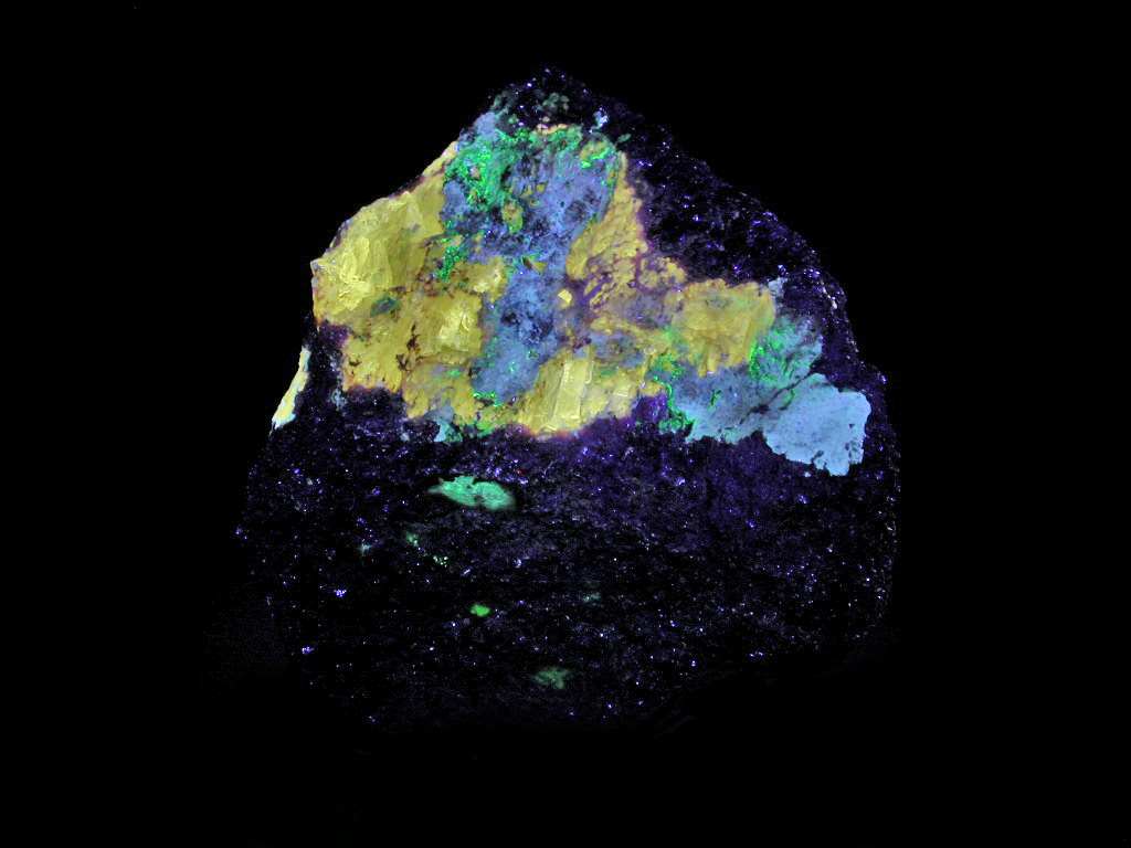 Gittinsite Vlasovite & Eudialyte