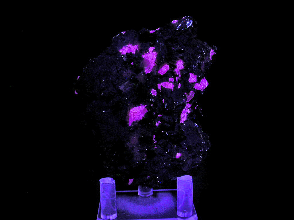 Schizolite Rhabdophane-(Ce) Albite Leucophanite Aegirine & Catapleiite