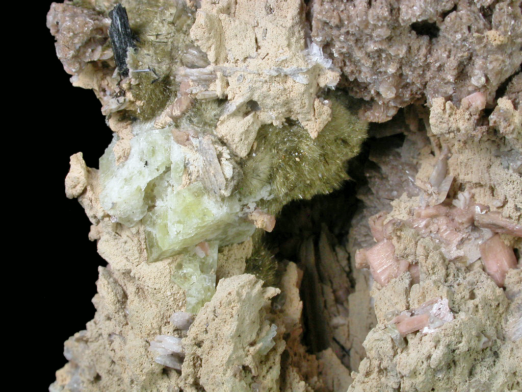 Schizolite Rhabdophane-(Ce) Albite Leucophanite Aegirine & Catapleiite