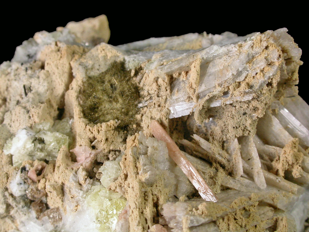 Schizolite Rhabdophane-(Ce) Albite Leucophanite Aegirine & Catapleiite