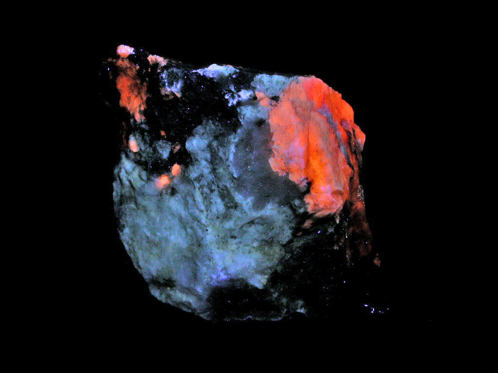 Tugtupite & Polylithionite
