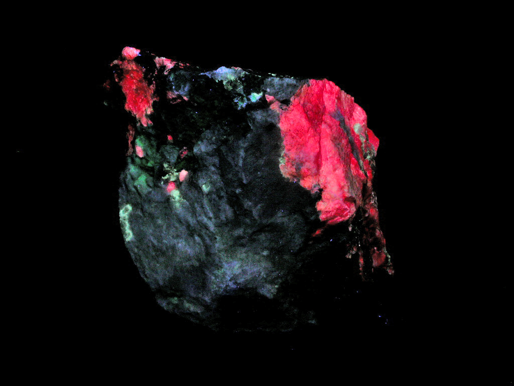 Tugtupite & Polylithionite