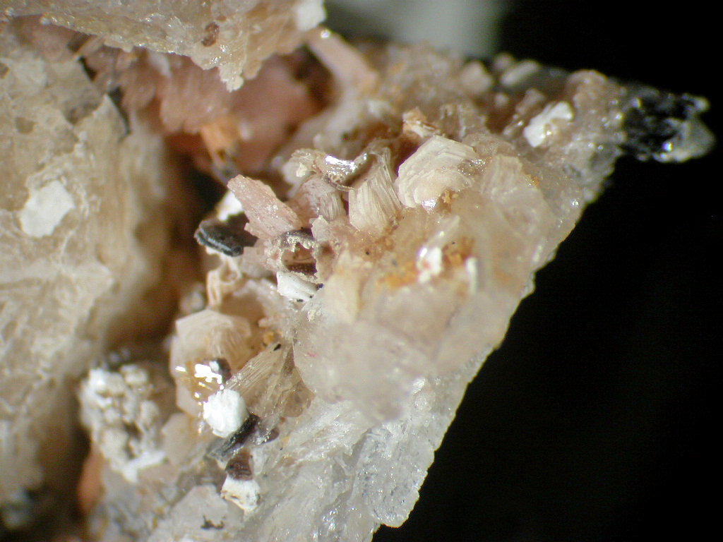 Rhabdophane-(Ce) Catapleiite & Sérandite