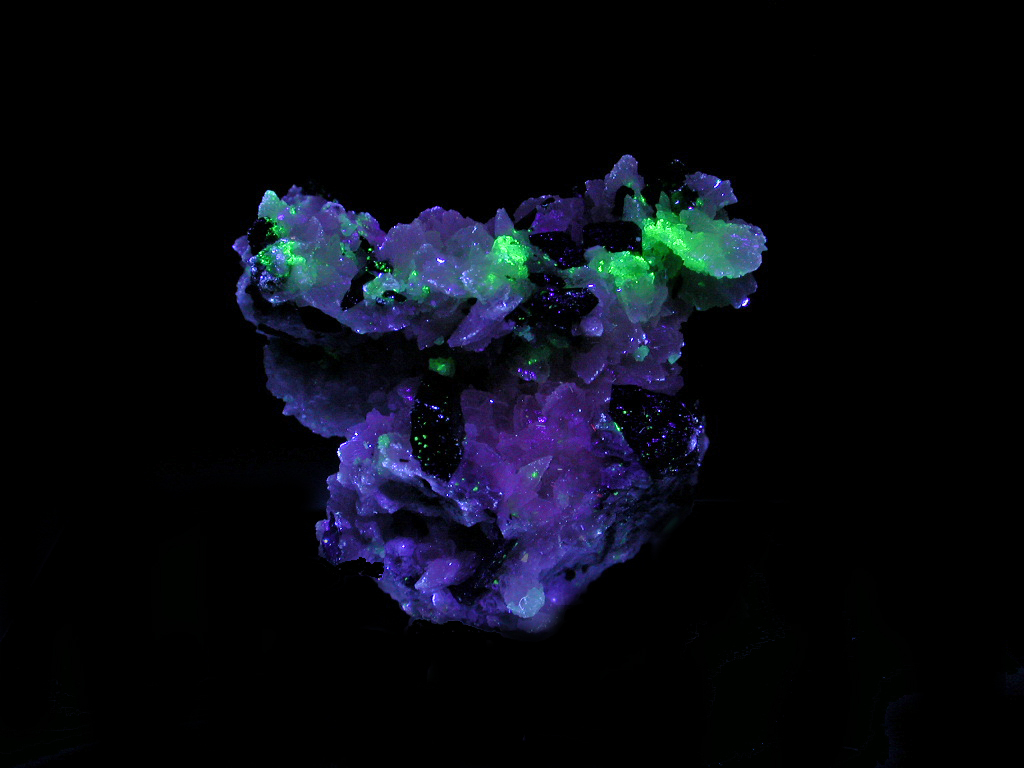 Nenadkevichite & Albite