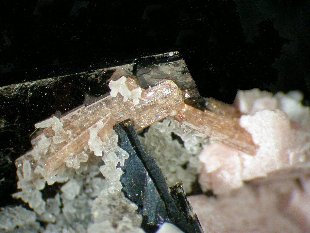 Nenadkevichite Kupletskite & Rhodochrosite