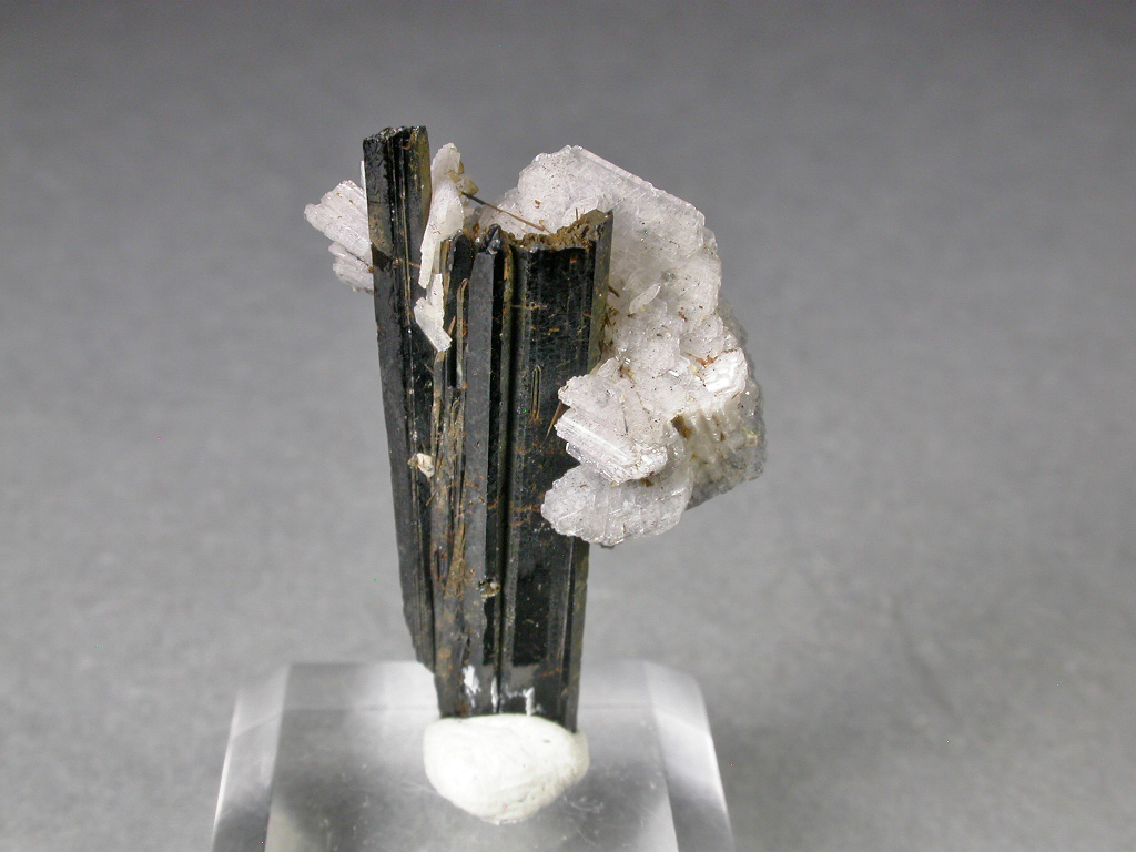 Manganoan Calcite Albite & Aegirine