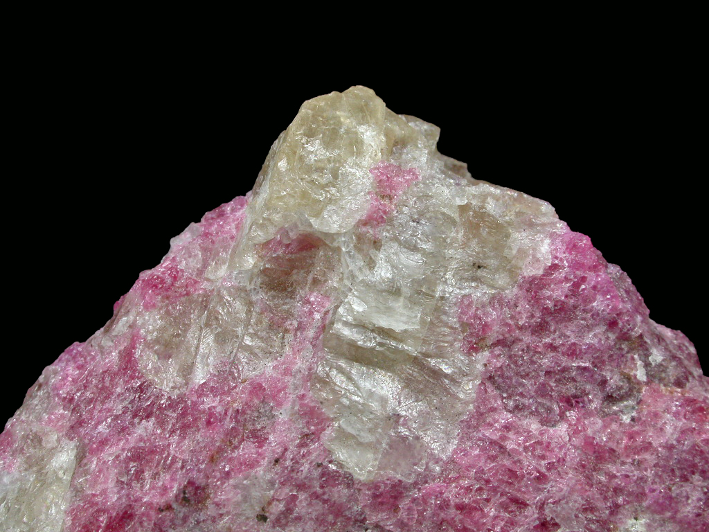 Gittinsite Vlasovite & Eudialyte