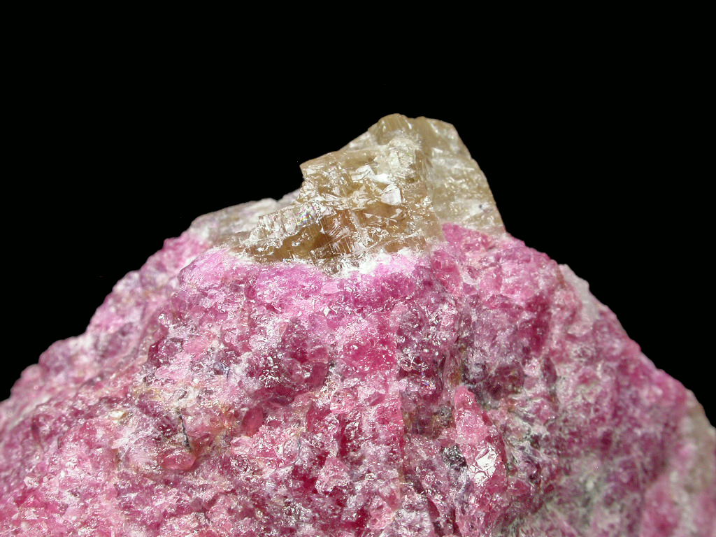 Gittinsite Vlasovite & Eudialyte