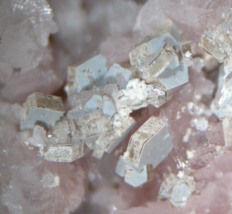 Albite & Nenadkevichite