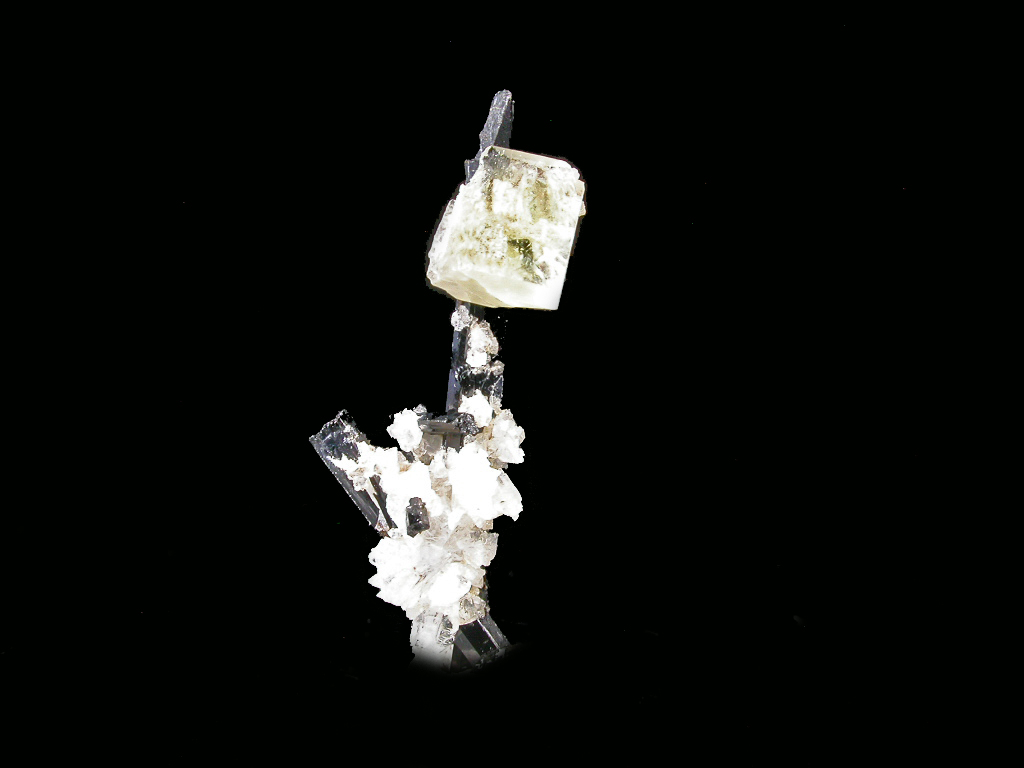 Leucophanite Epididymite Ancylite-(Ce) & Aegirine