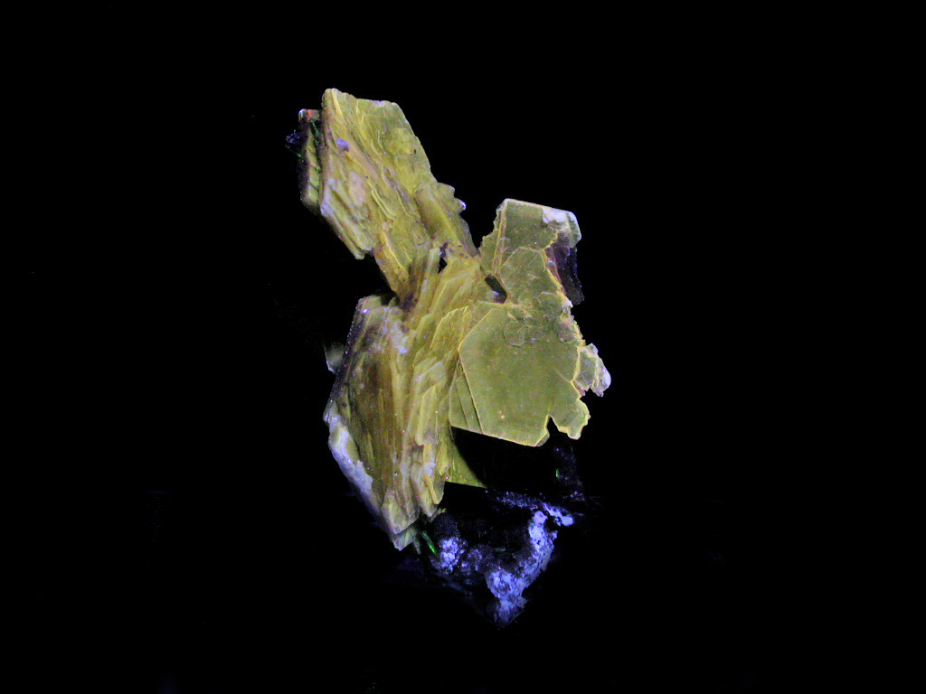 Polylithionite & Genthelvite