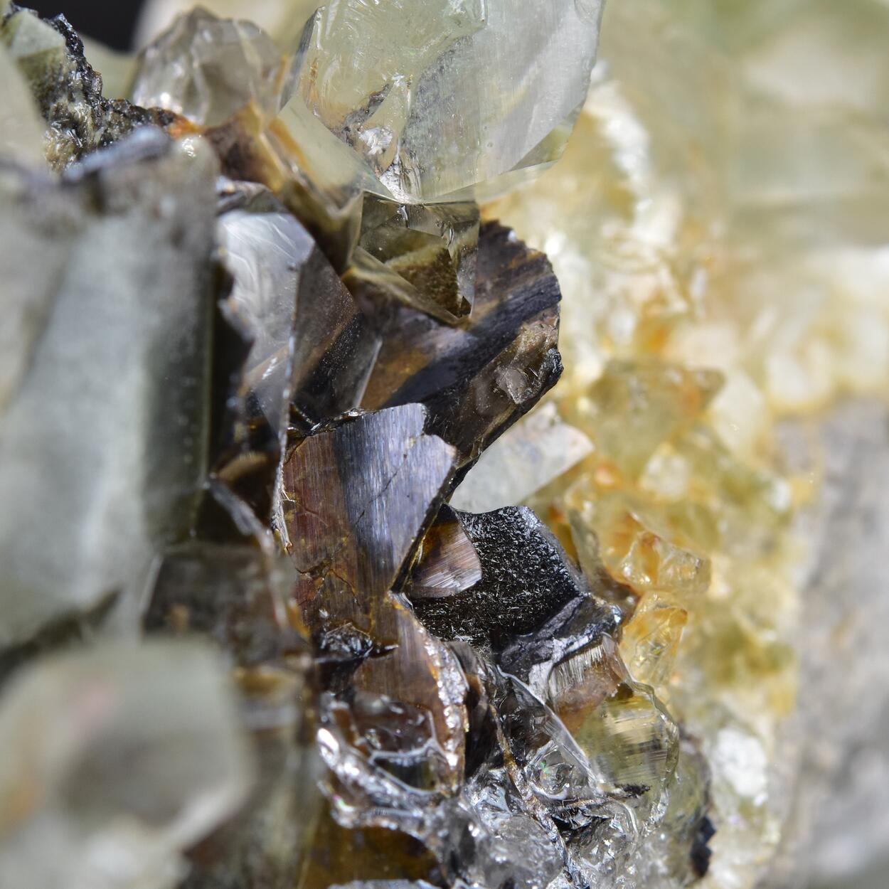 Quartz With Chlorite & Brookite