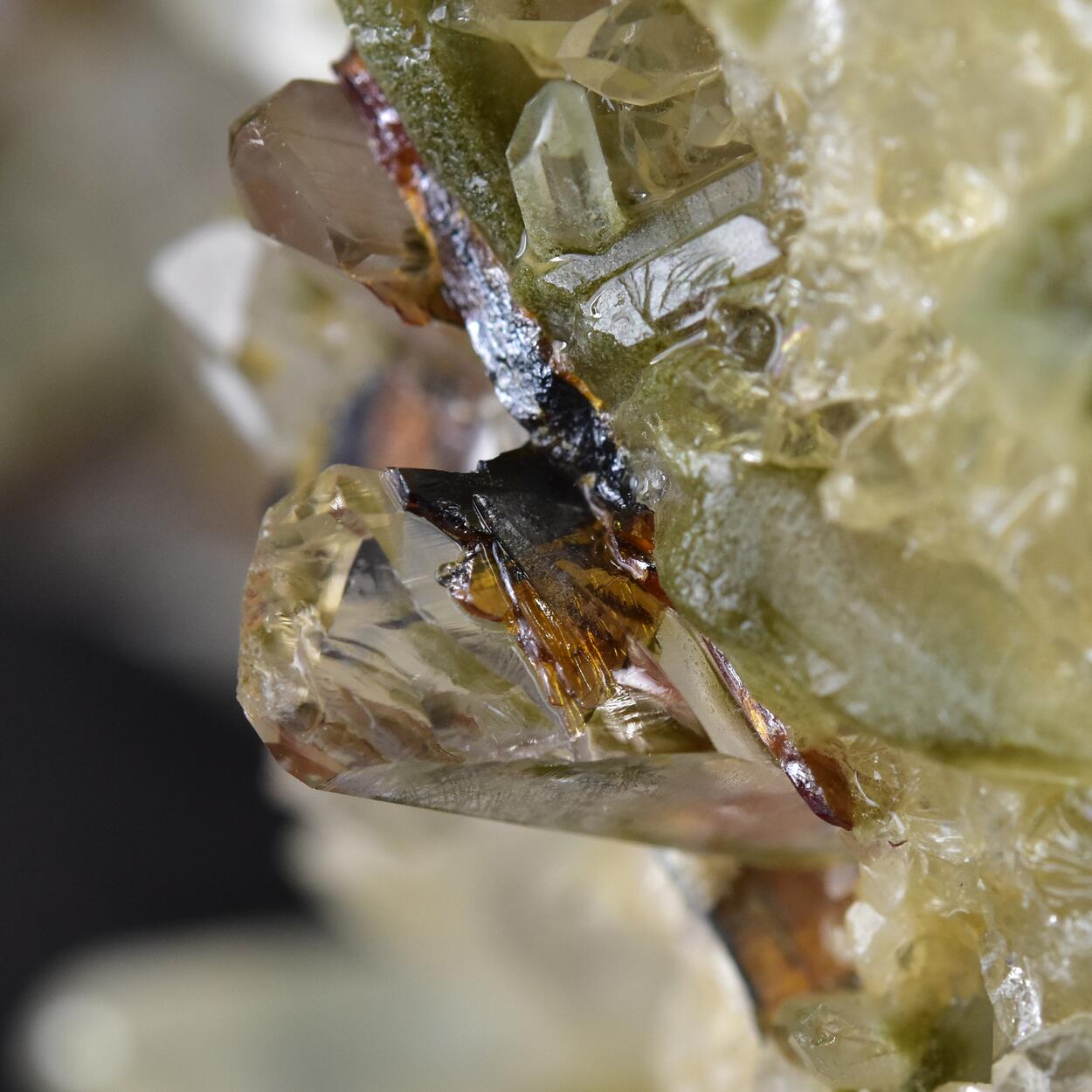 Quartz With Chlorite & Brookite