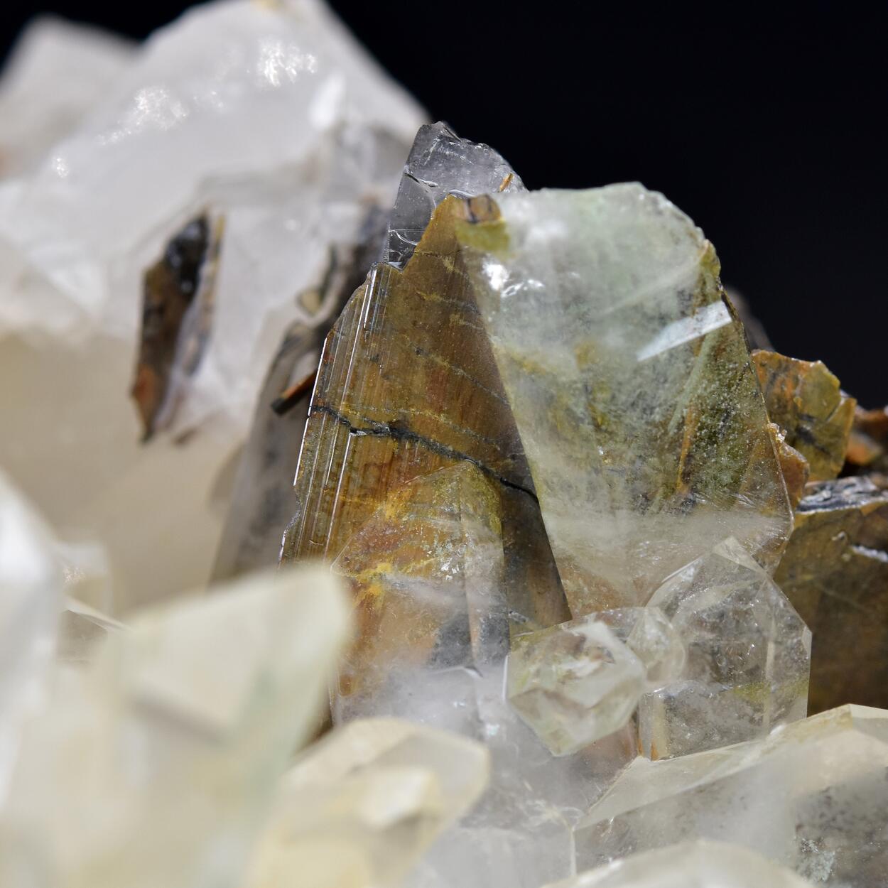 Quartz With Chlorite & Brookite