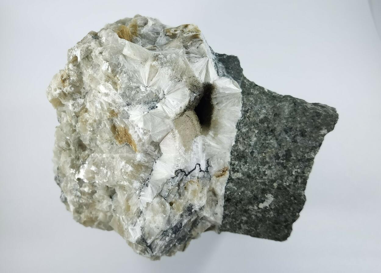 Analcime & Pectolite