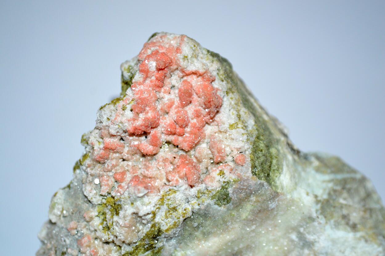 Shijiangshanite Garnet & Hydroxyapophyllite-(K)