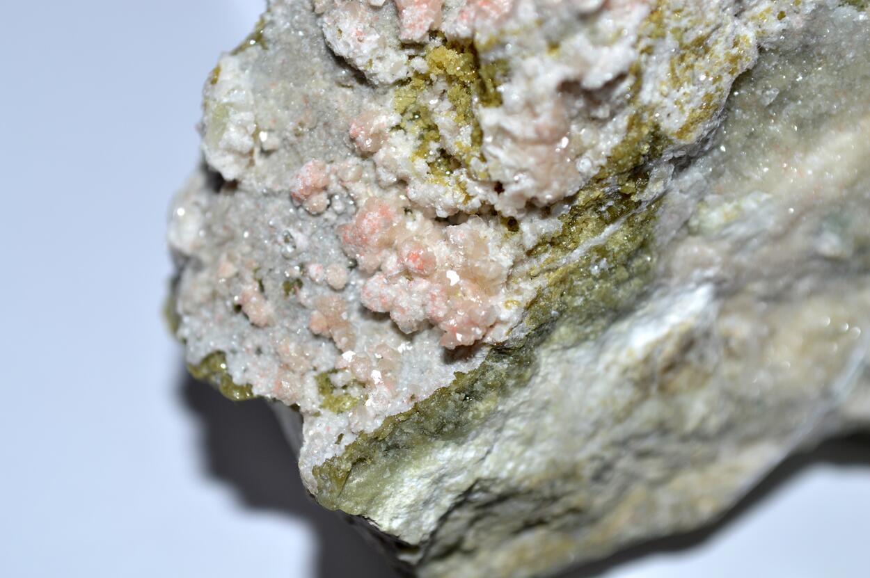 Shijiangshanite Garnet & Hydroxyapophyllite-(K)