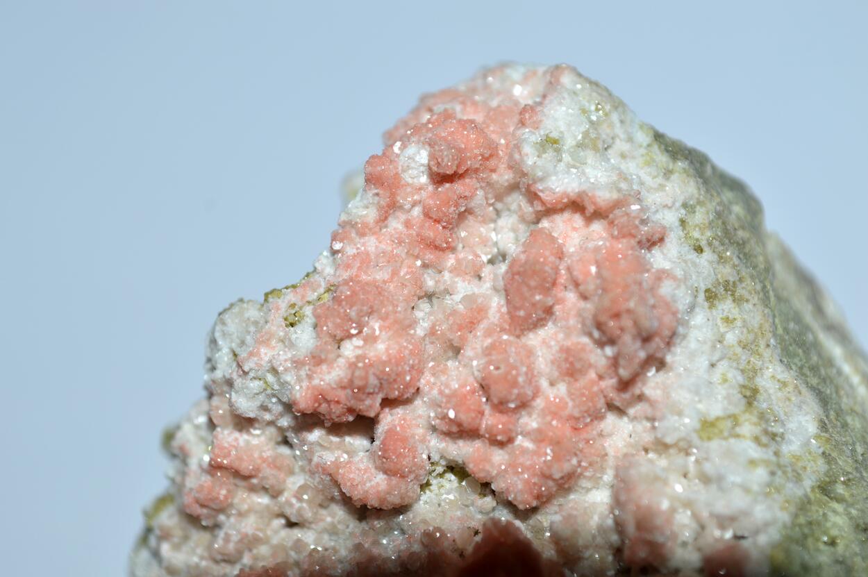 Shijiangshanite Garnet & Hydroxyapophyllite-(K)