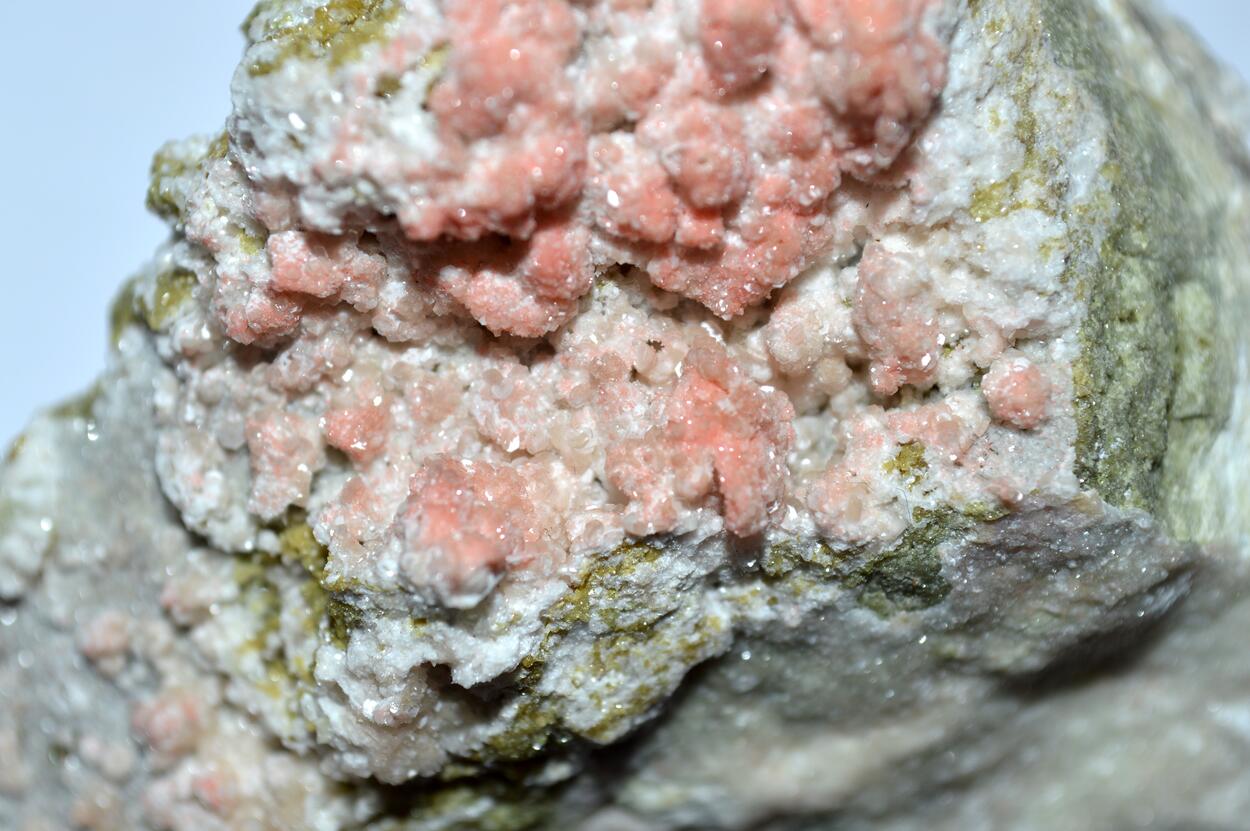 Shijiangshanite Garnet & Hydroxyapophyllite-(K)