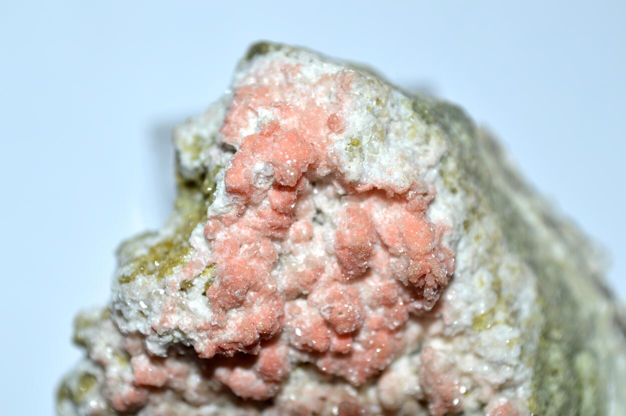 Shijiangshanite Garnet & Hydroxyapophyllite-(K)