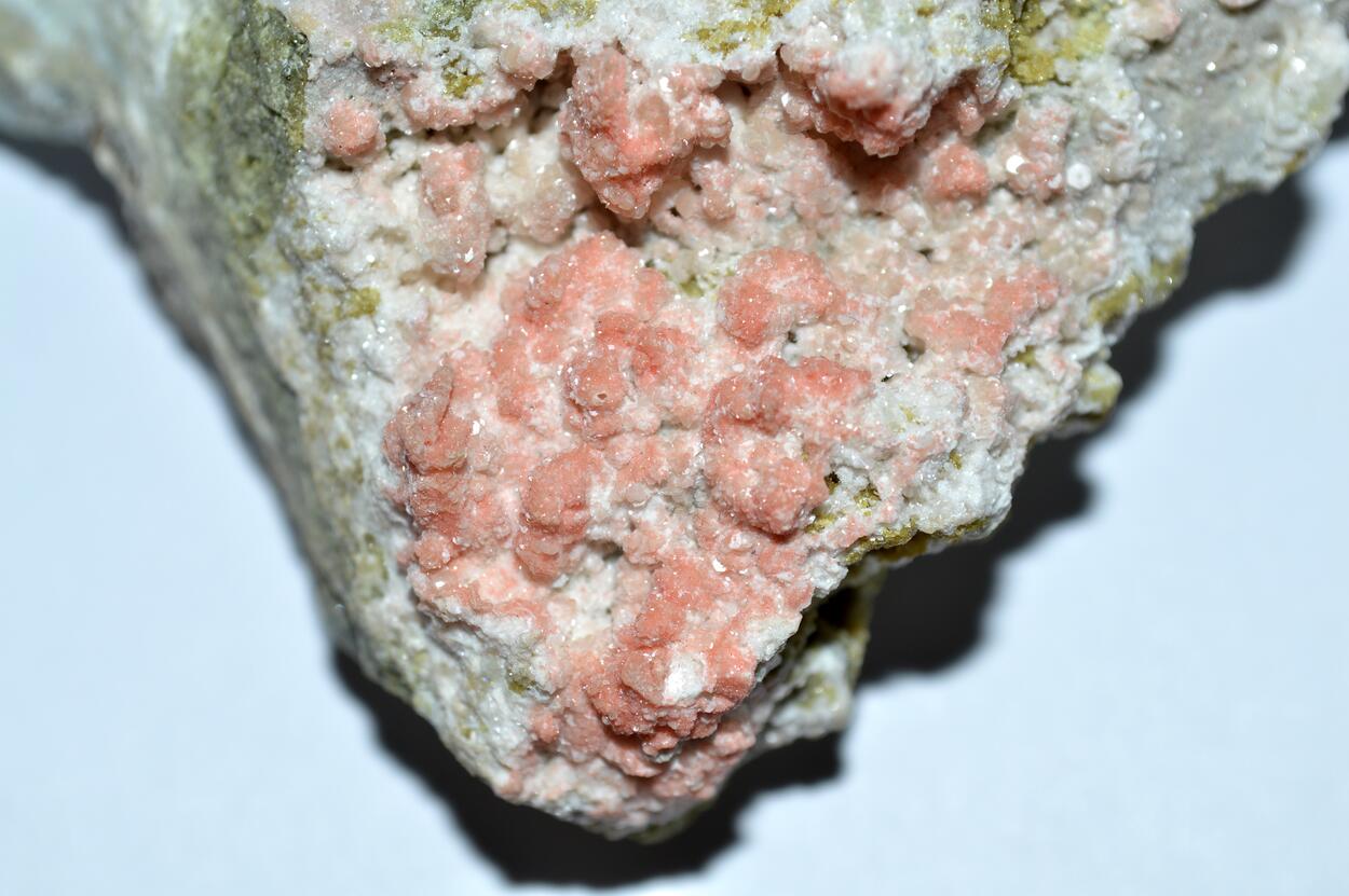 Shijiangshanite Garnet & Hydroxyapophyllite-(K)