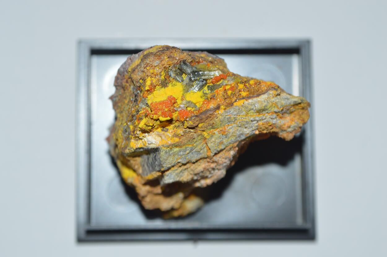 Chervetite Francevillite & Curienite