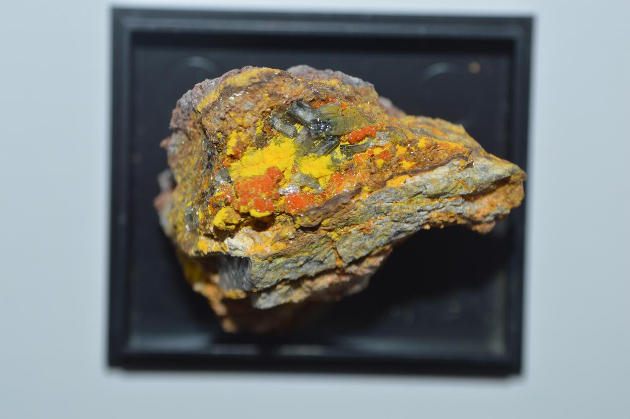 Chervetite Francevillite & Curienite