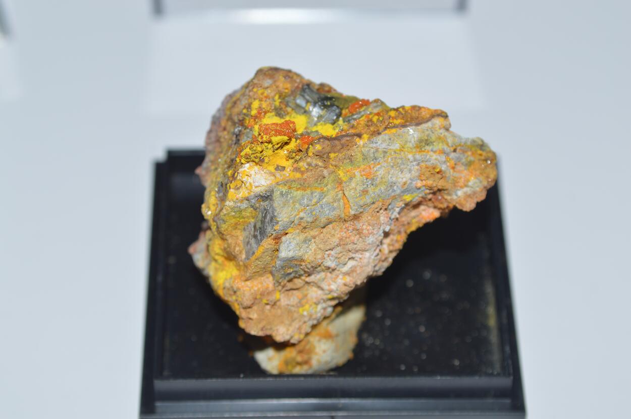 Chervetite Francevillite & Curienite