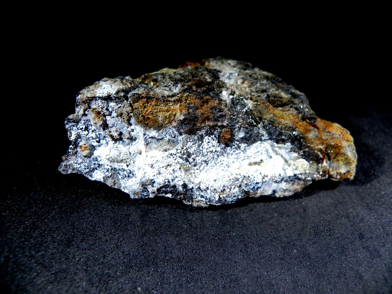 Znucalite & Hydrozincite