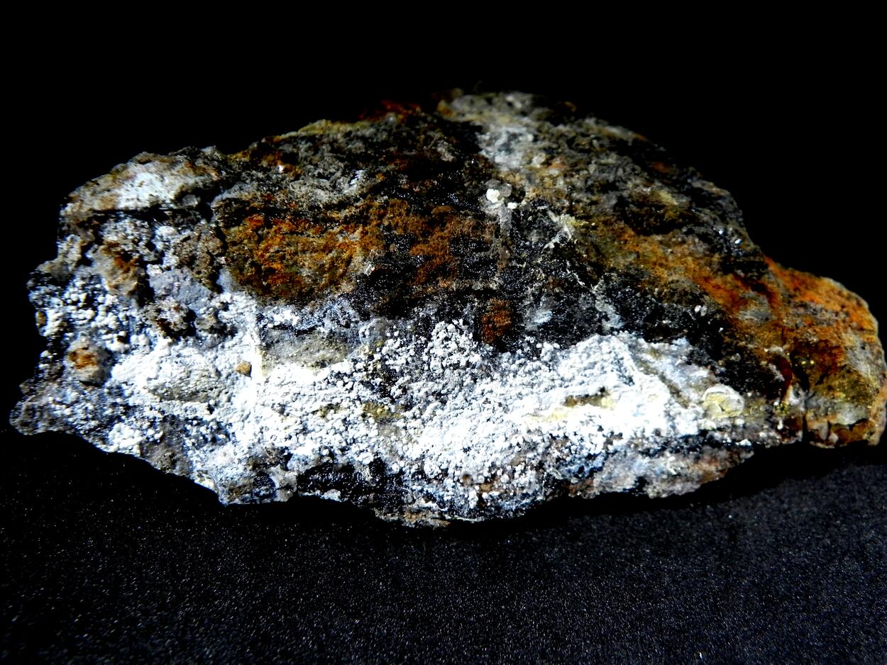 Znucalite & Hydrozincite