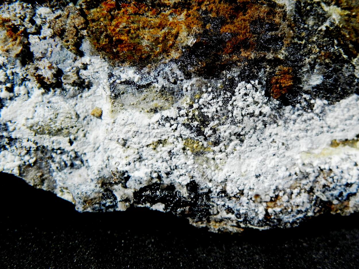 Znucalite & Hydrozincite