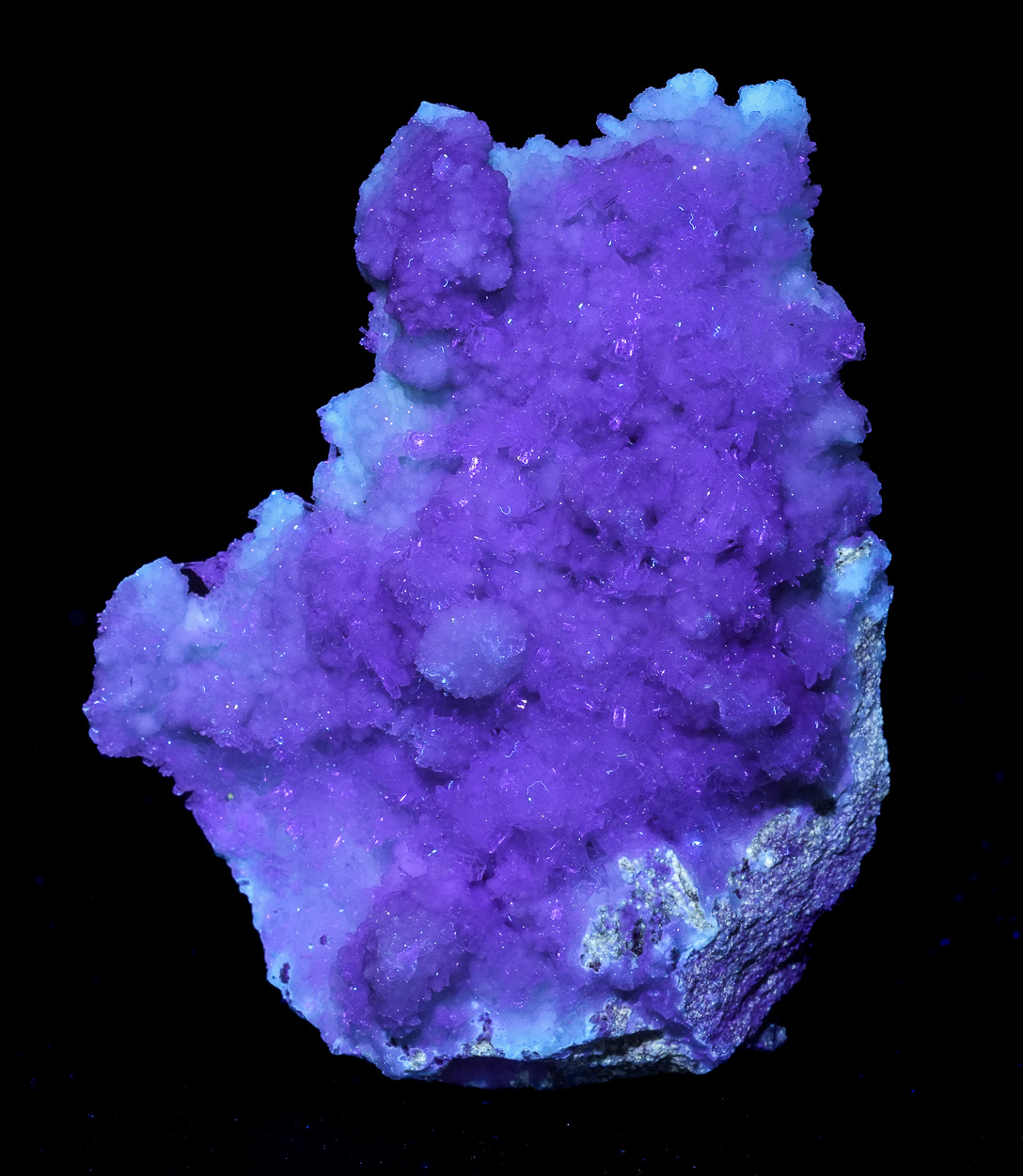 Hemimorphite On Chalcedony