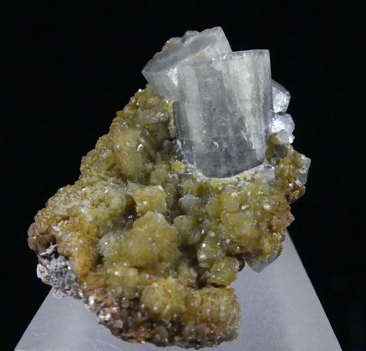 Fluorapatite Siderite & Muscovite
