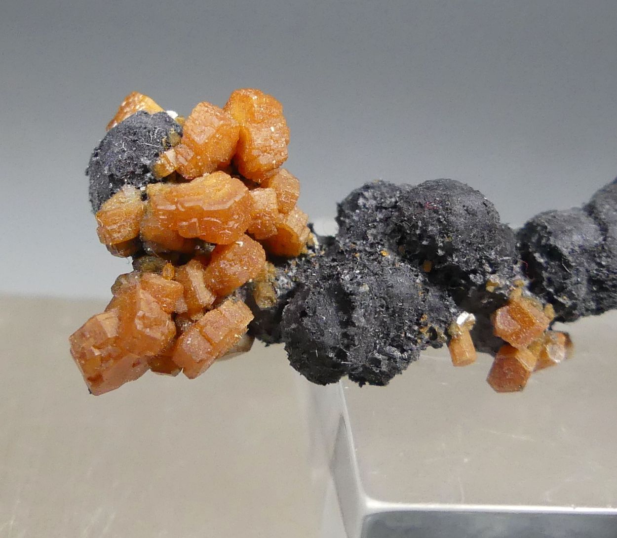 Vanadinite On Manganese Oxides