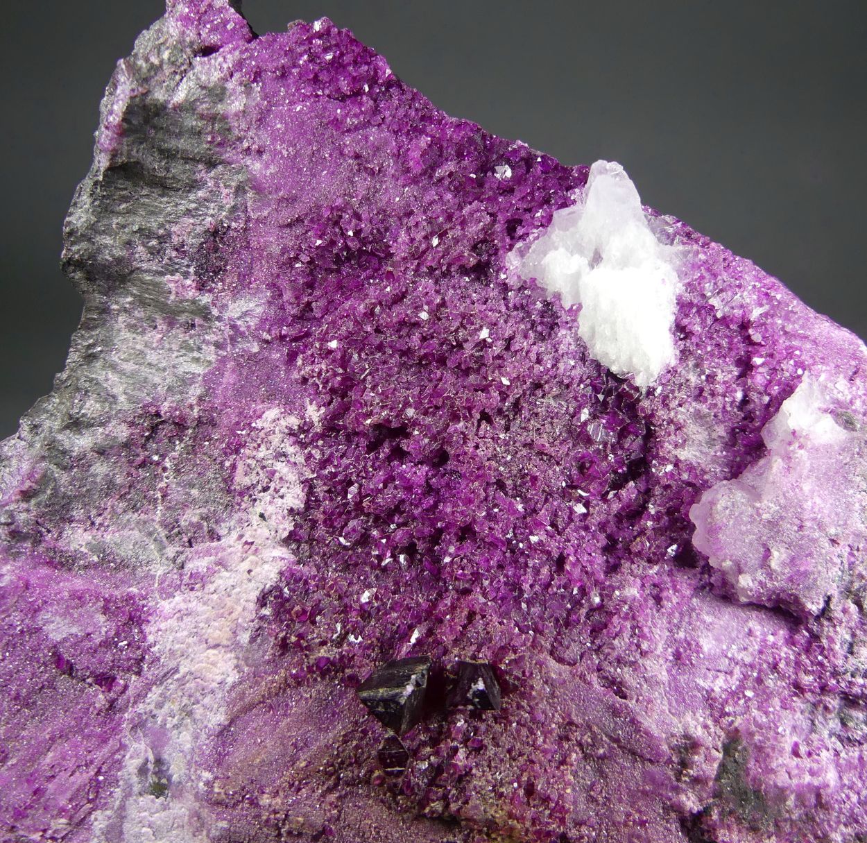 Kämmererite On Chromite