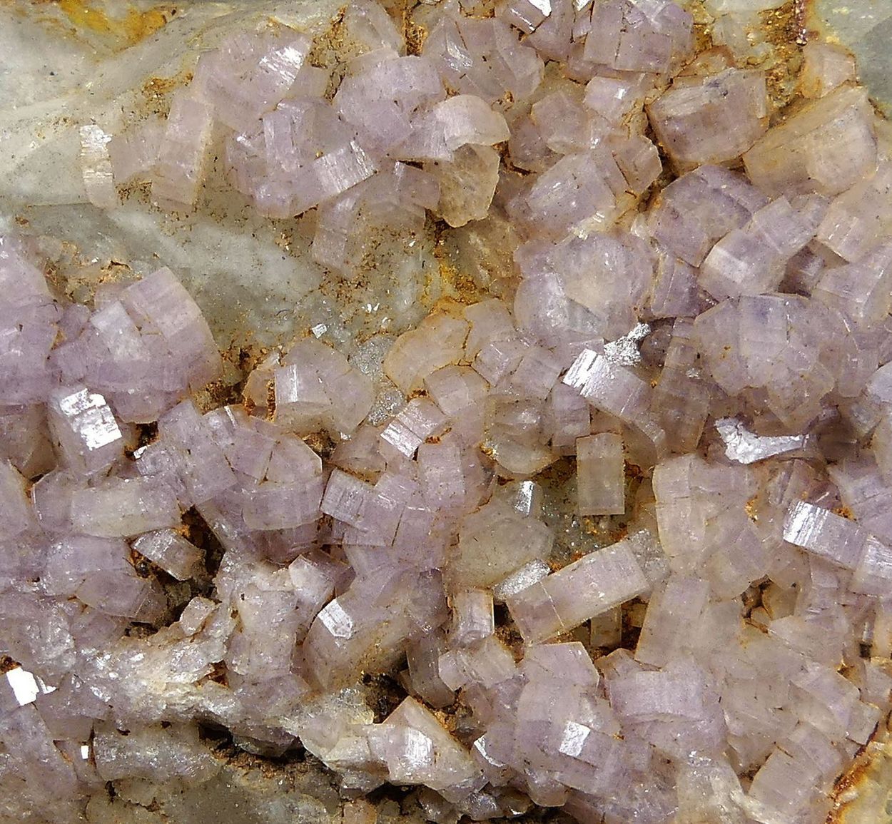 Fluorapatite On Quartz