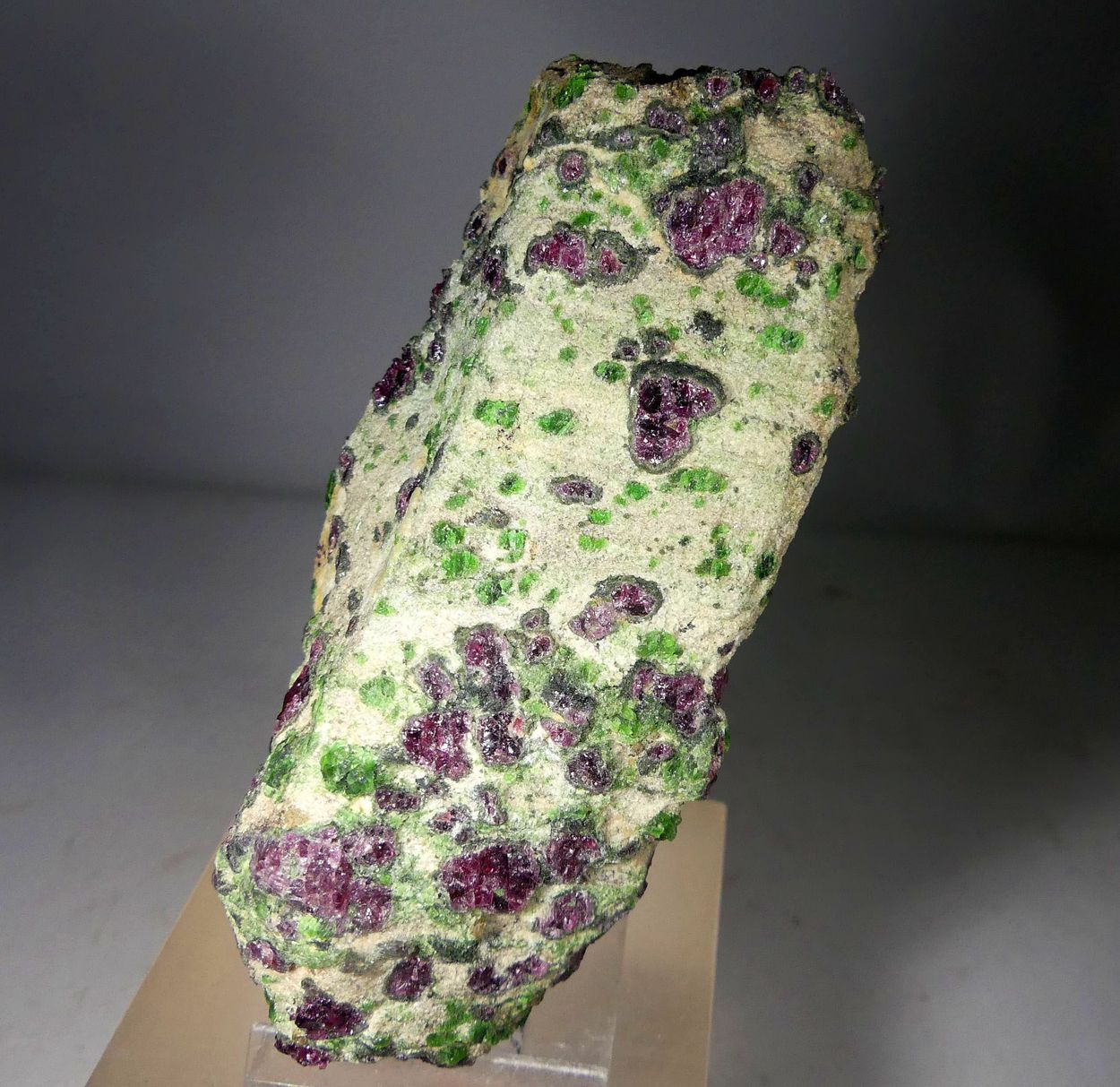 Pyrope Kelyphite & Chromian Diopside In Forsterite