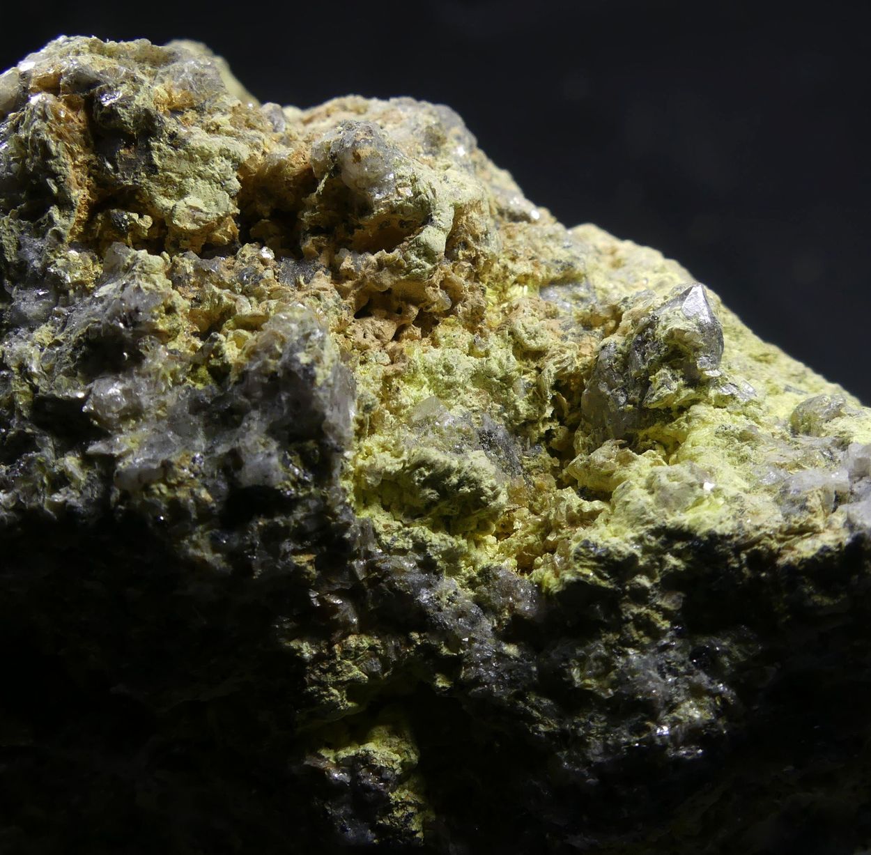 Ferrimolybdite With Molybdenite & Sericite