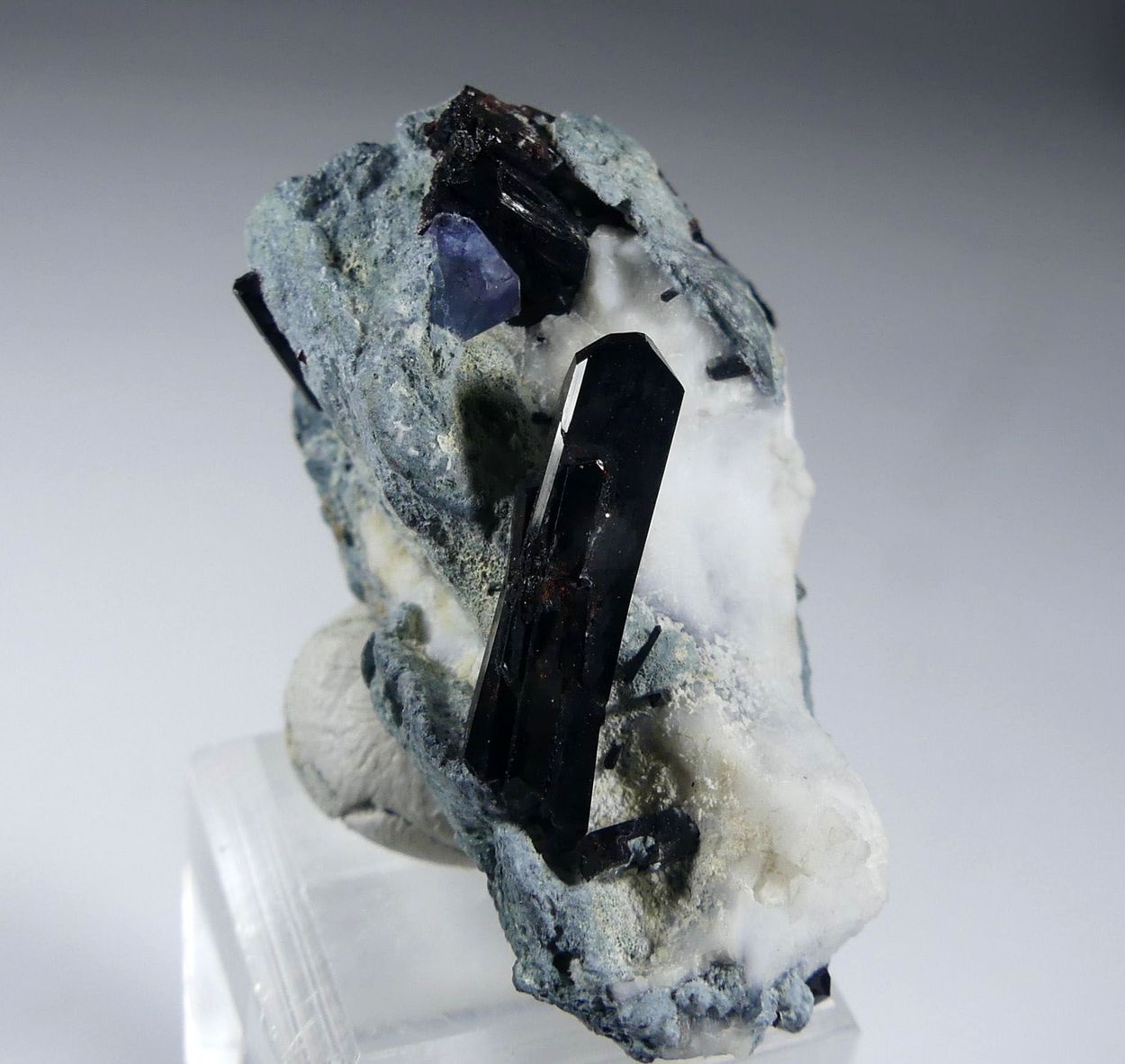 Benitoite & Neptunite