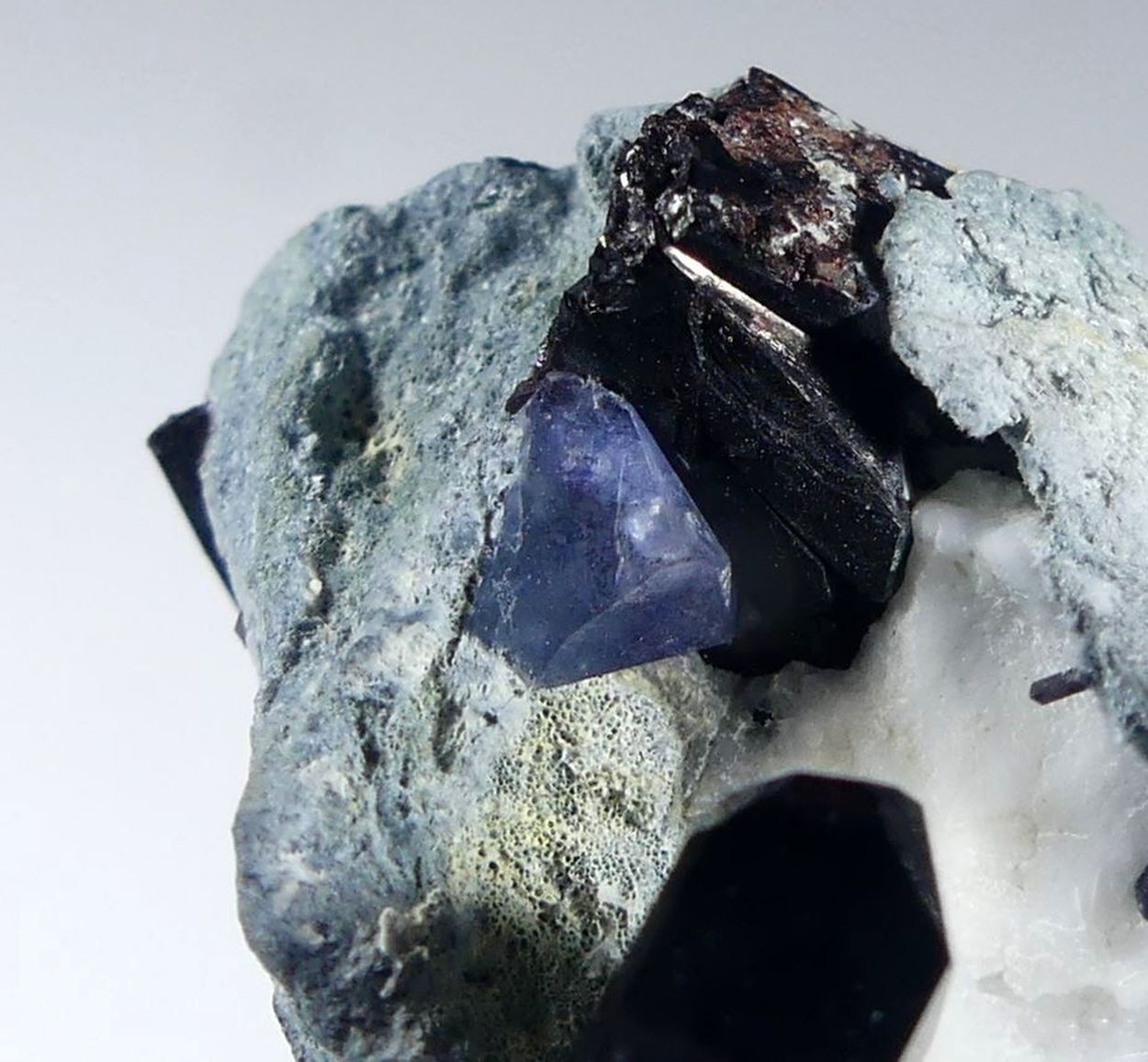 Benitoite & Neptunite