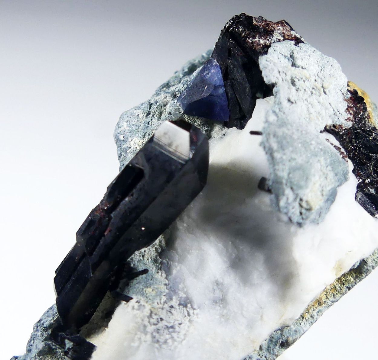 Benitoite & Neptunite