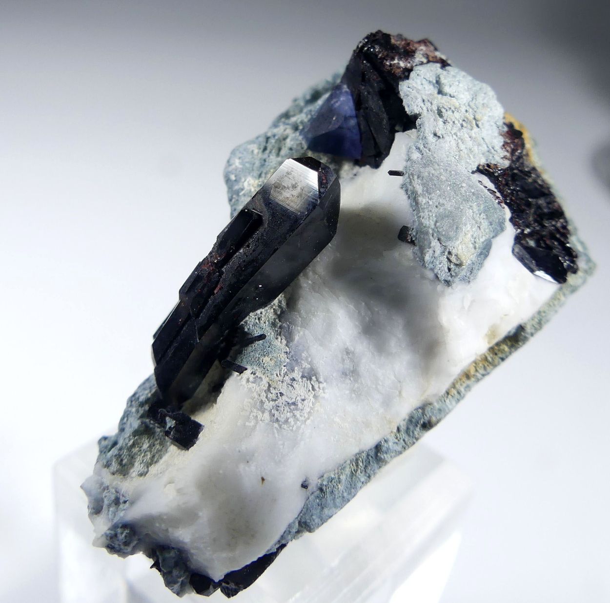 Benitoite & Neptunite