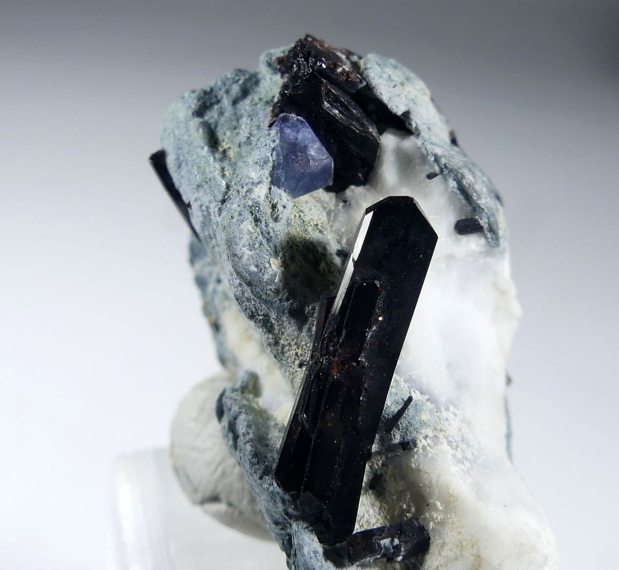 Benitoite & Neptunite