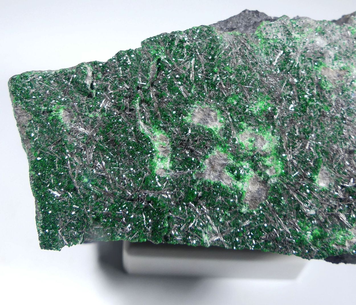 Shuiskite & Uvarovite