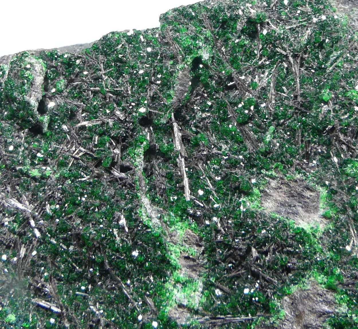 Shuiskite & Uvarovite