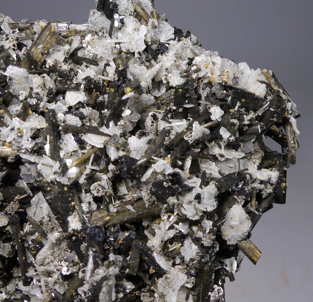 Tourmaline Var Verdelite With Cleavelandite